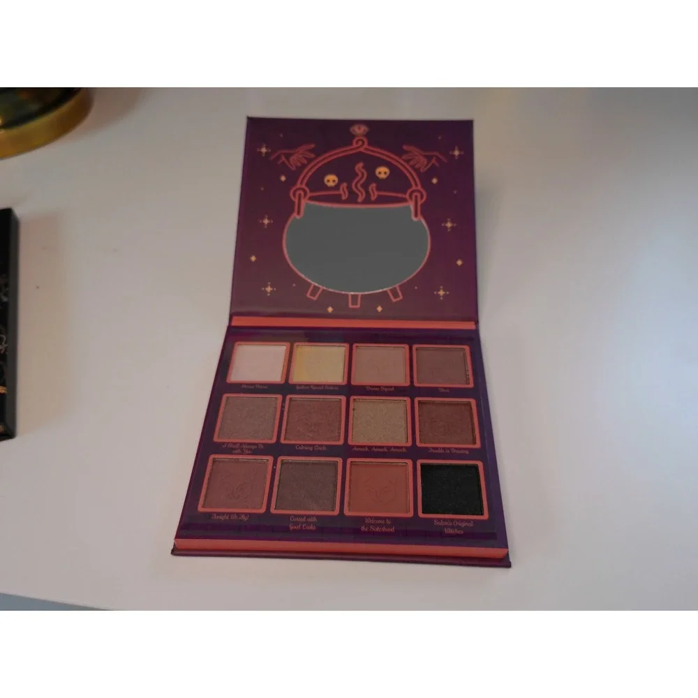 Disney Hocus Pocus 12-Shade Eyeshadow Palette Taste Beauty Sanderson Sisters NEW